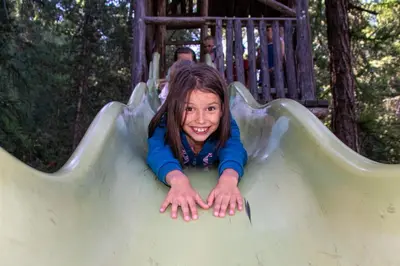 Gäste, die in der Unterkunft Baumzelte Robis Waldspielpark übernachten