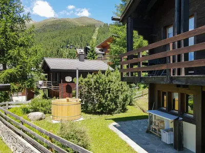Ein allgemeiner Bergblick oder ein Berglick von des Chalets aus