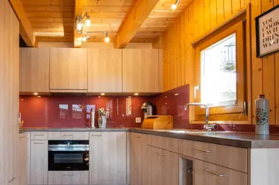 Küche/Küchenzeile in der Unterkunft Chalet Kira mit Hotpot