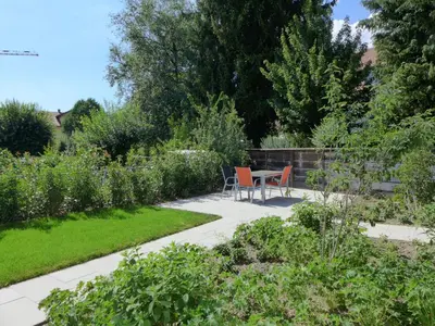 Ein Garten an der Unterkunft Apartment Henry's 300 by Interhome