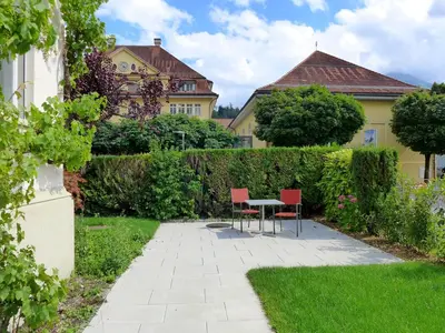Ein Garten an der Unterkunft Apartment Henry's 202 by Interhome