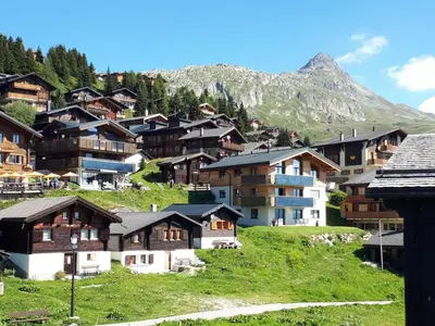 Ein allgemeiner Bergblick oder ein Berglick von der Ferienwohnung aus