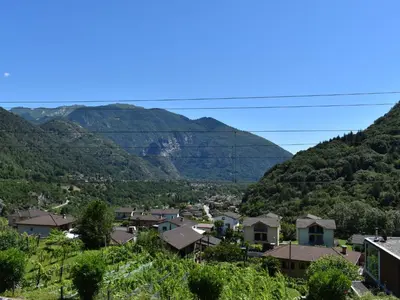 Ein allgemeiner Bergblick oder ein Berglick von der Ferienwohnung aus