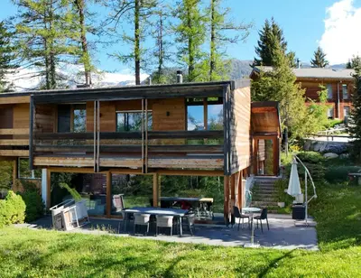 Das Gebäude in dem sich das Chalet befindet