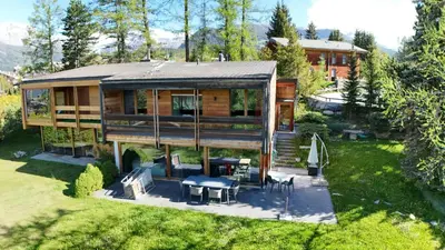 Das Gebäude in dem sich das Chalet befindet