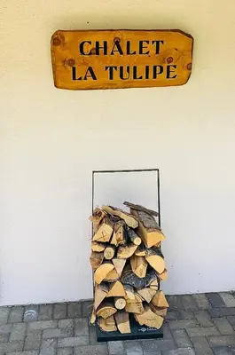 Ein Zertifikat, Auszeichnung, Logo oder anderes Dokument, das in der Unterkunft Chalet la Tulipe, mountain view, Terrace, BBQ ausgestellt ist
