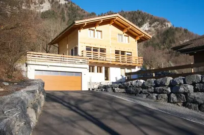 Ein allgemeiner Bergblick oder ein Berglick von der Ferienwohnung aus