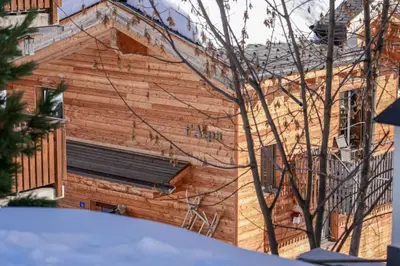 Das Gebäude in dem sich das Chalet befindet