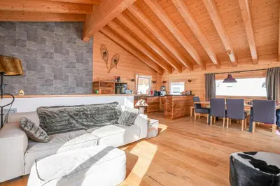 Ein Sitzbereich in der Unterkunft Chalet t'Alpa