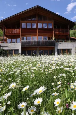 Ein Garten an der Unterkunft Ferienwohnung Leuweli