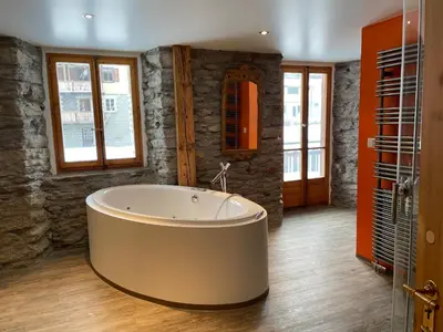 Ein Badezimmer in der Unterkunft Stegmatte - Unique luxury triplex apartment for 10 persons