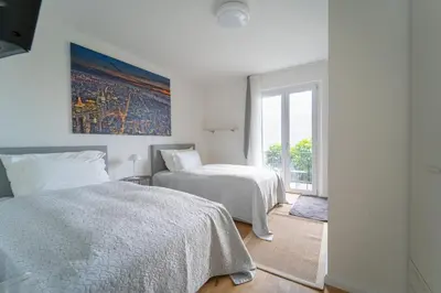 Ein Bett oder Betten in einem Zimmer der Unterkunft Swiss Blue Residence. Apartment Lake Paradise