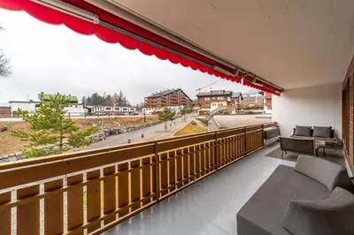 Ein Balkon oder eine Terrasse in der Unterkunft In the heart of Crans, fireplace and parking