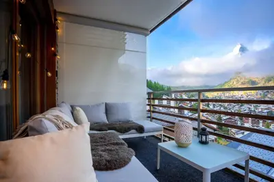 Ein Balkon oder eine Terrasse in der Unterkunft Zenith A Apartment by HomeFlow