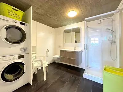 Ein Badezimmer in der Unterkunft Tiny House facing the Alps - Ski in, Ski out