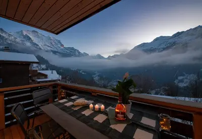 Ein allgemeiner Bergblick oder ein Berglick von der Ferienwohnung aus