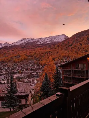 Ein allgemeiner Bergblick oder ein Berglick von der Ferienwohnung aus