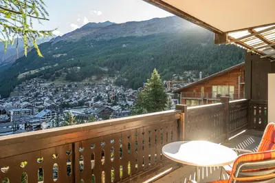 Ein allgemeiner Bergblick oder ein Berglick von der Ferienwohnung aus