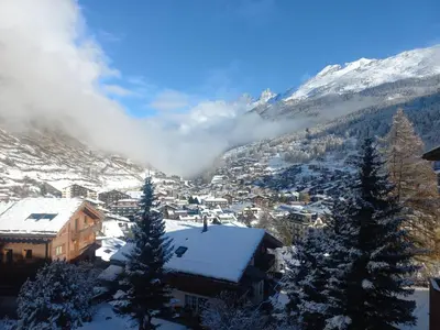 Ein allgemeiner Bergblick oder ein Berglick von der Ferienwohnung aus