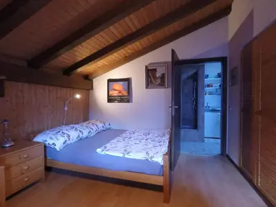 Ein Bett oder Betten in einem Zimmer der Unterkunft Ferienwohnung Interlaken/Wilderswil