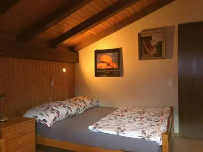 Ein Bett oder Betten in einem Zimmer der Unterkunft Ferienwohnung Interlaken/Wilderswil