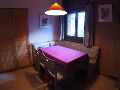 Ein Sitzbereich in der Unterkunft Ferienwohnung Interlaken/Wilderswil