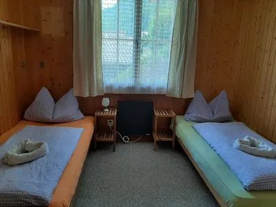Ein Bett oder Betten in einem Zimmer der Unterkunft Cozy Chalet by Interlaken. Parking