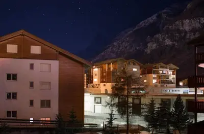 Ein allgemeiner Bergblick oder ein Berglick von der Ferienwohnung aus