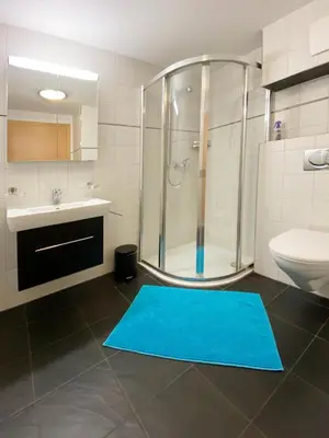 Ein Badezimmer in der Unterkunft Big and chique Matterhorn view apartment 4 per.