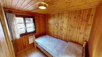 Ein Bett oder Betten in einem Zimmer der Unterkunft Walliserhüs WH0