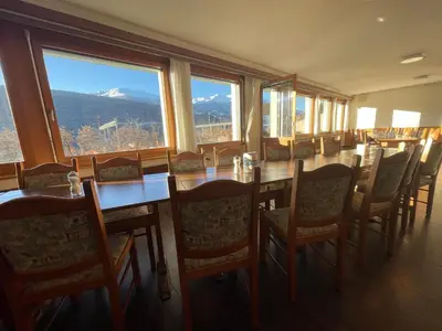 Ein allgemeiner Bergblick oder ein Berglick von des Hotels aus