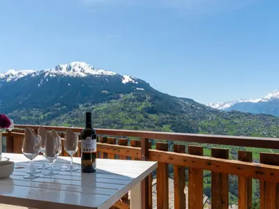 Ein allgemeiner Bergblick oder ein Berglick von der Ferienwohnung aus
