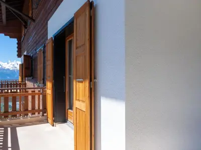 Ein Balkon oder eine Terrasse in der Unterkunft Apartment Les Crêtes 1-4 by Interhome