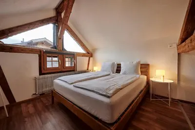 Ein Bett oder Betten in einem Zimmer der Unterkunft Lakeside Tiny House Brienz