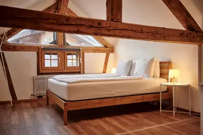 Ein Bett oder Betten in einem Zimmer der Unterkunft Lakeside Tiny House Brienz