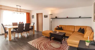 Ein Sitzbereich in der Unterkunft Ferienwohnung Hirschen