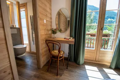 Ein allgemeiner Bergblick oder ein Berglick von des Hotels aus