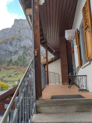 Ein allgemeiner Bergblick oder ein Berglick von der Ferienwohnung aus