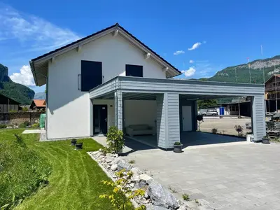 Ein allgemeiner Bergblick oder ein Berglick von der Villa aus