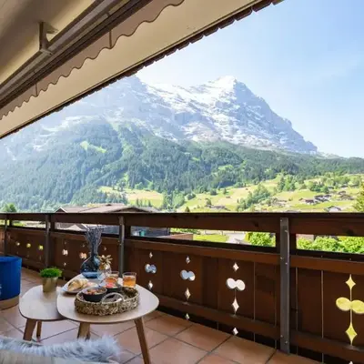 The Blue Ice Apartment - GRINDELHOMES