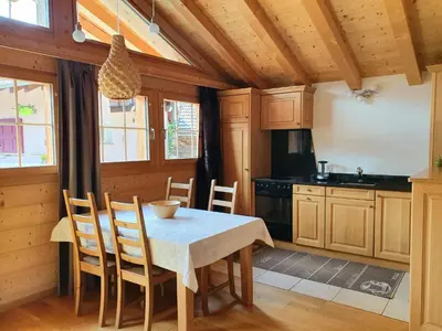 Küche/Küchenzeile in der Unterkunft Magnifique et cosy chalet La Marmotte, St-Martin, Val d'Hérens