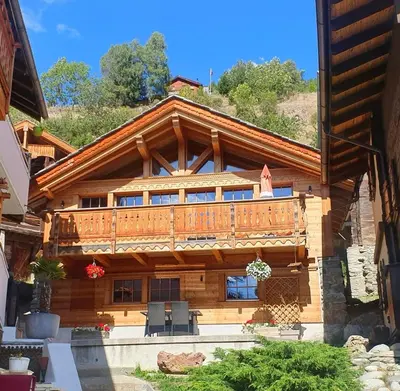 Das Gebäude in dem sich das Chalet befindet