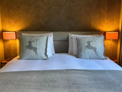 Ein Bett oder Betten in einem Zimmer der Unterkunft Hollywood 1 - A luxury, comfortable and spacious apartment located directly on the slopes!