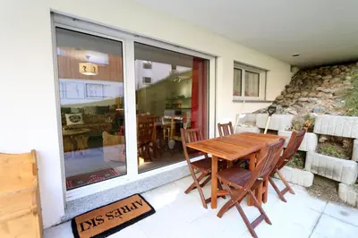 Ein Sitzbereich in der Unterkunft Perrine Garden - Cozy Central Apartment with Private Garden