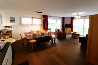 Ein Sitzbereich in der Unterkunft Perrine Garden - Cozy Central Apartment with Private Garden