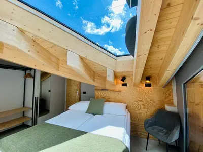 Ein Bett oder Betten in einem Zimmer der Unterkunft Peaky Riders Self Check-in Hotel