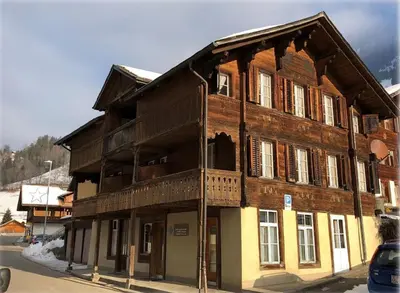 Das Gebäude in dem sich das Aparthotel befindet
