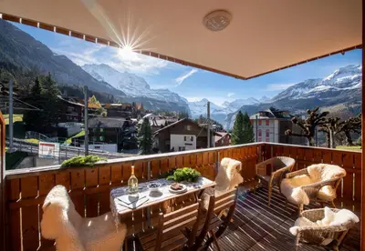 Ein allgemeiner Bergblick oder ein Berglick von der Ferienwohnung aus