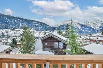 Ein allgemeiner Bergblick oder ein Berglick von der Ferienwohnung aus