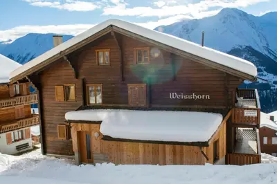 Ein allgemeiner Bergblick oder ein Berglick von der Ferienwohnung aus